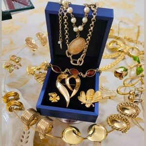 🌹 New 2-3 LB mystery jewelry lot- curated or bulk unsearched